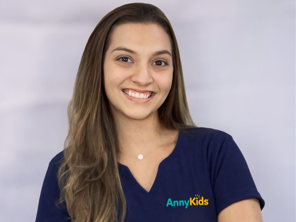 Tia Anny, psicopedagoga e apresentadora dos conteúdos
